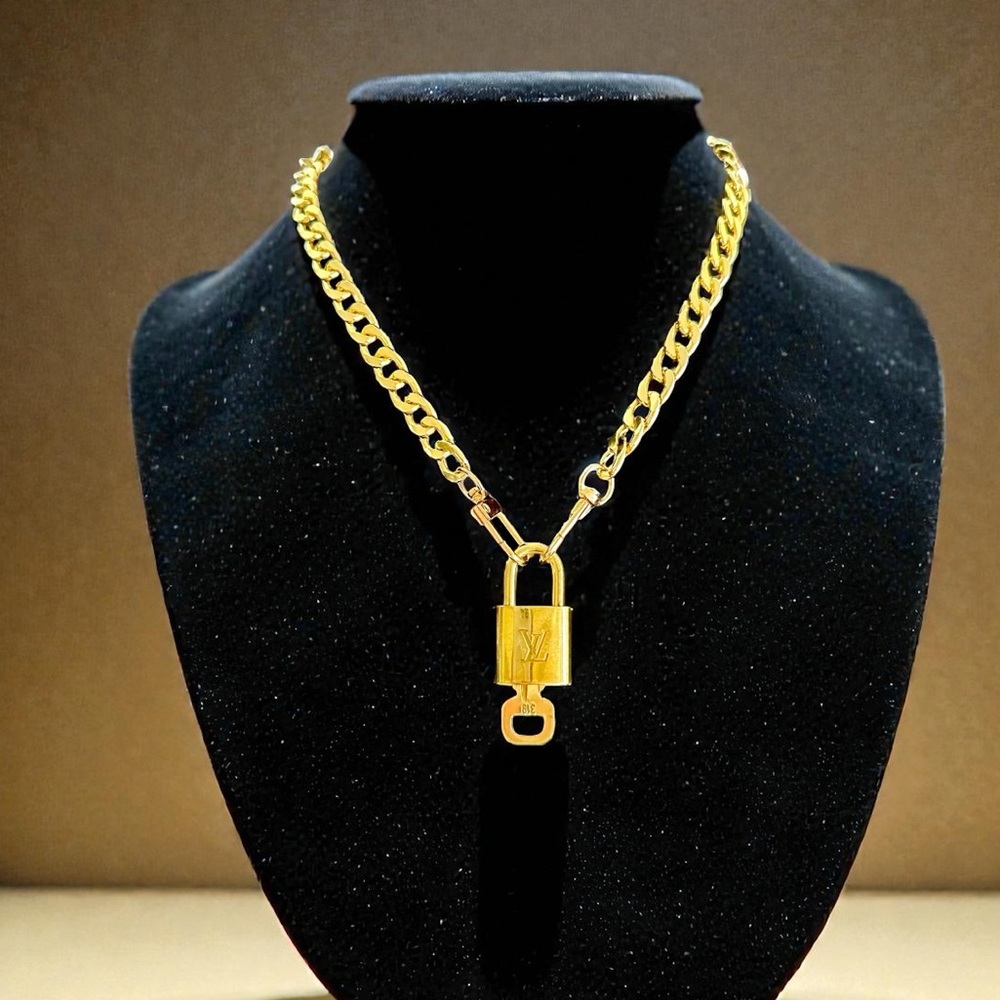 Louis Vuitton lock and key with unbranded chain